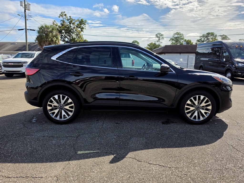 2022 Ford Escape Hybrid Titanium