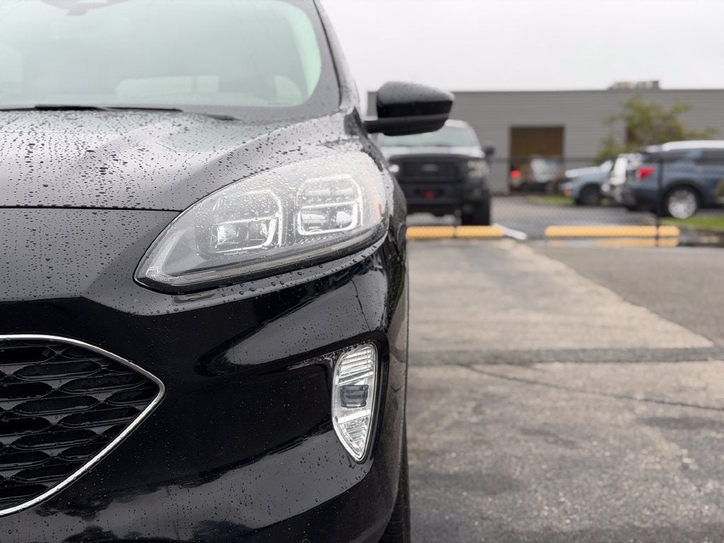 2022 Ford Escape Hybrid Titanium