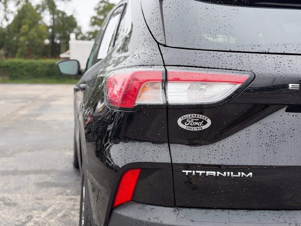 2022 Ford Escape Hybrid Titanium