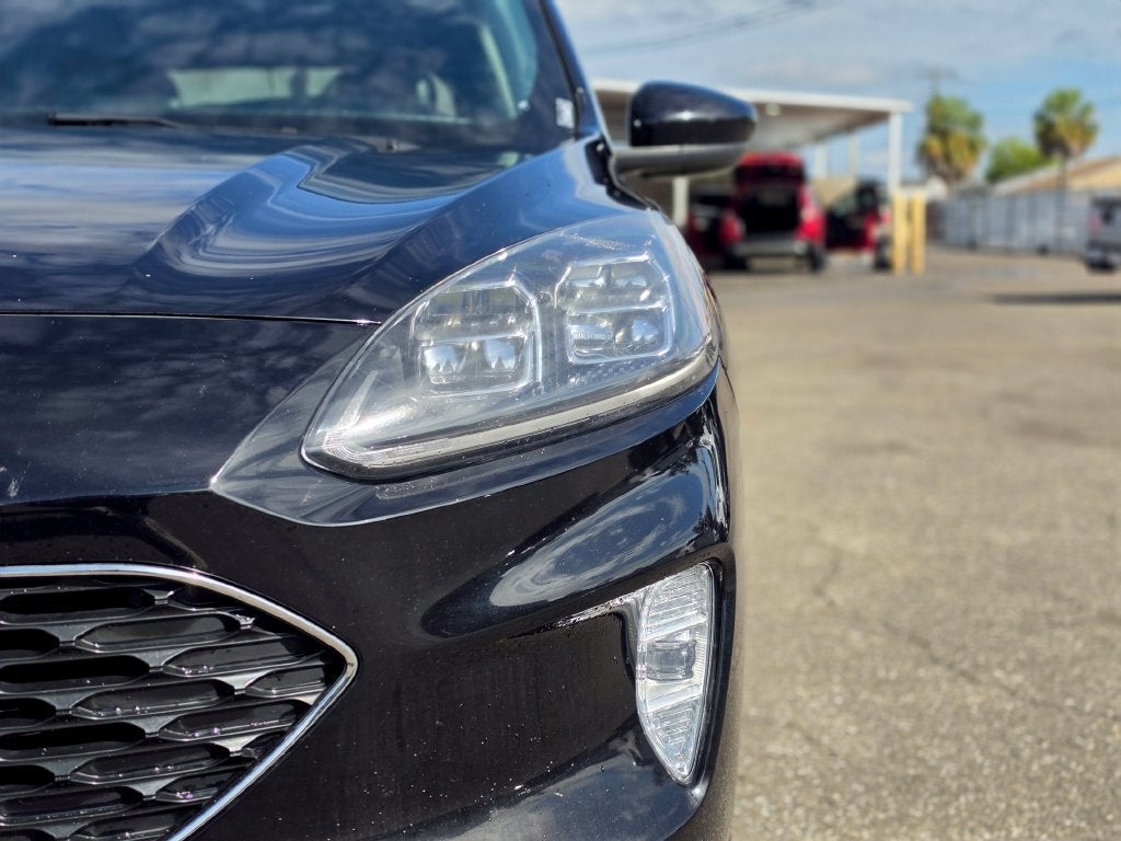 2022 Ford Escape Hybrid Titanium