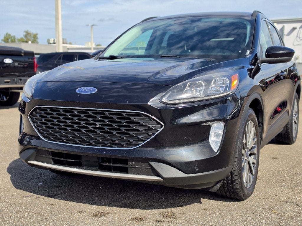 2022 Ford Escape Hybrid Titanium