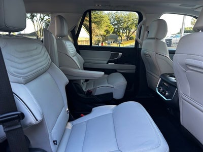 2025 Ford Expedition Platinum