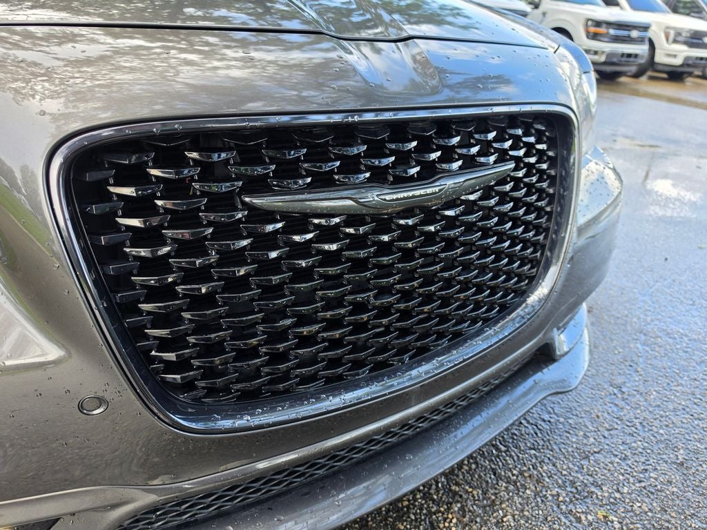 2022 Chrysler 300 Touring