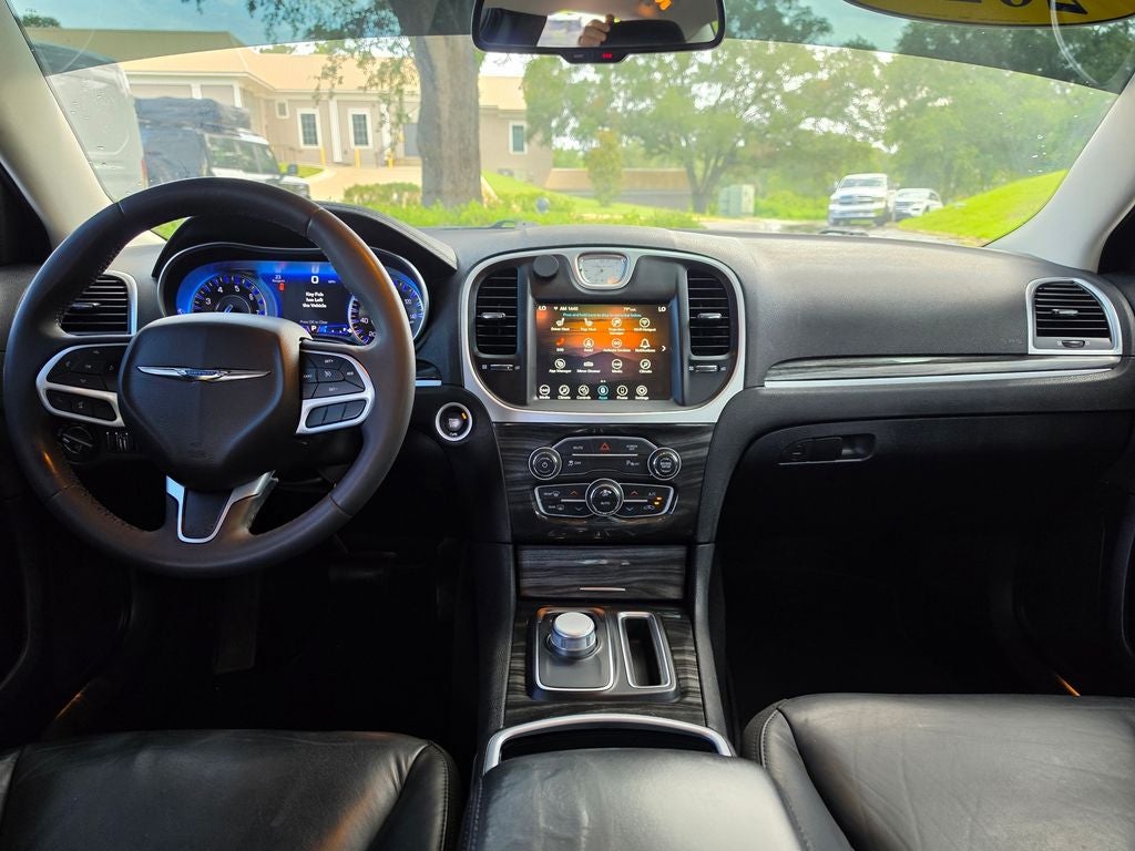 2022 Chrysler 300 Touring