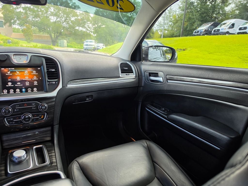 2022 Chrysler 300 Touring