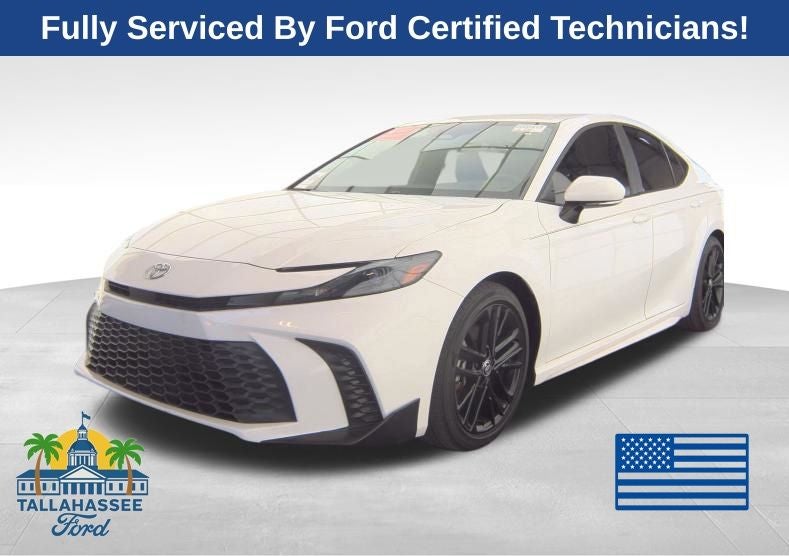 2025 Toyota Camry SE Hybrid's photo