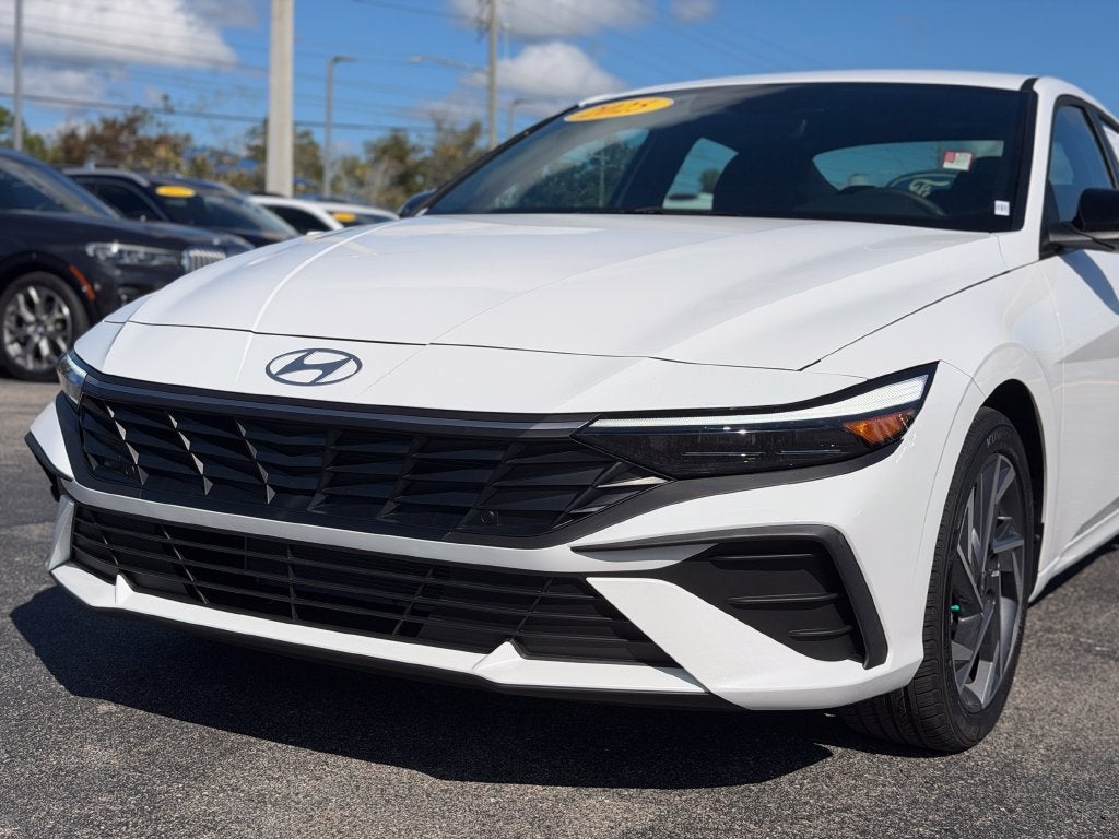 2025 Hyundai Elantra SEL - Photo 13