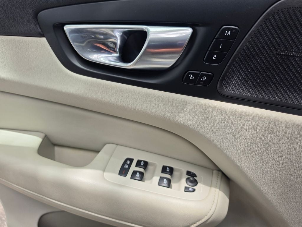 2022 Volvo XC60 B5 Inscription