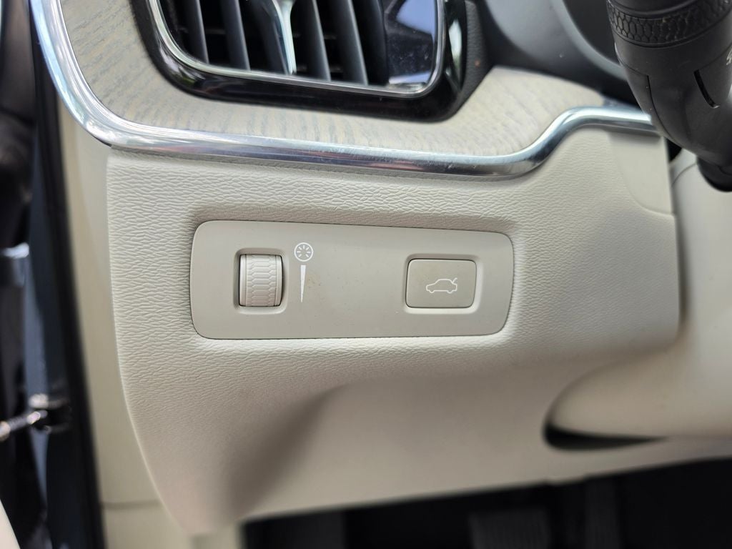 2022 Volvo XC60 B5 Inscription
