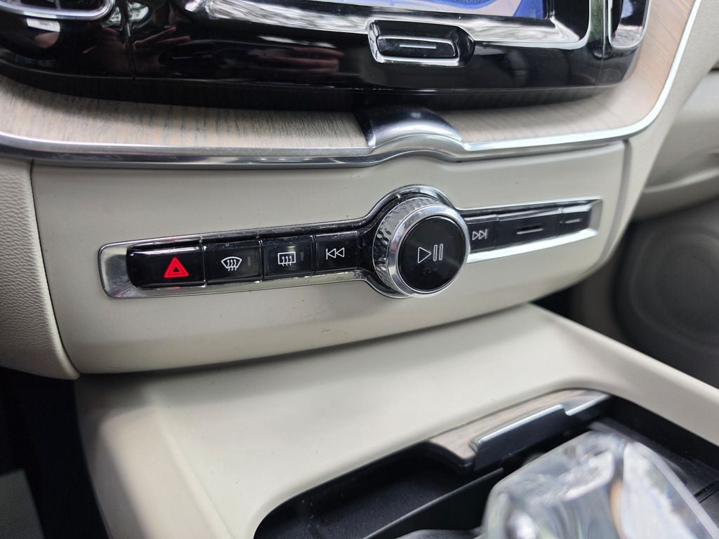 2022 Volvo XC60 B5 Inscription