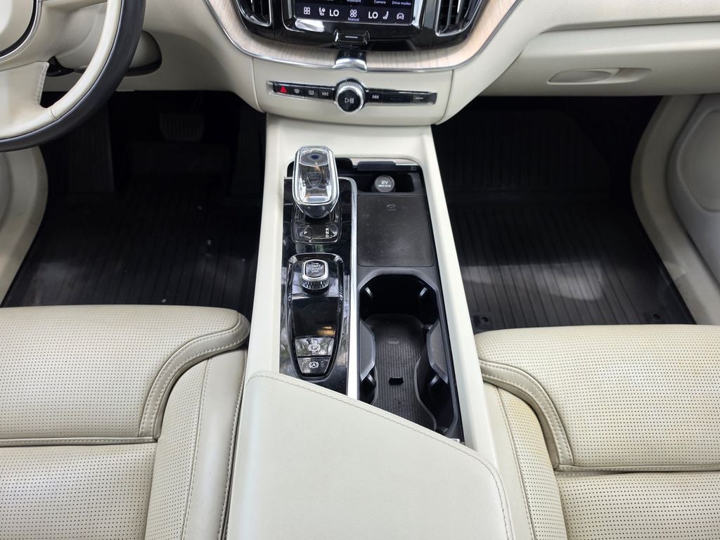 2022 Volvo XC60 B5 Inscription