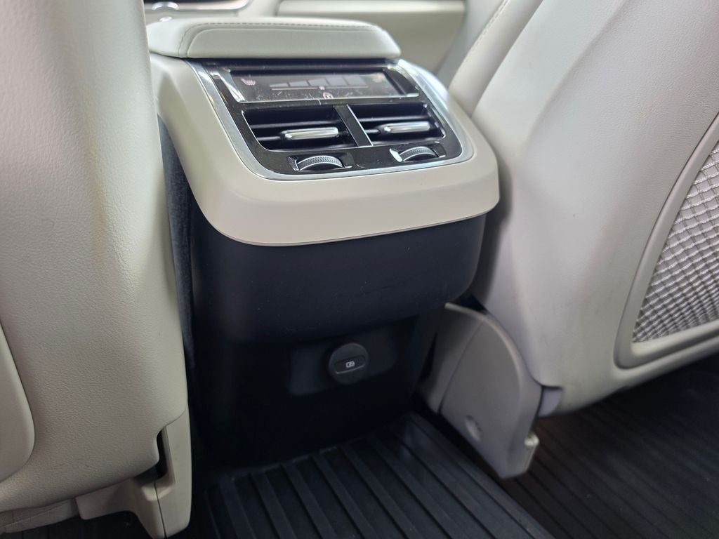 2022 Volvo XC60 B5 Inscription