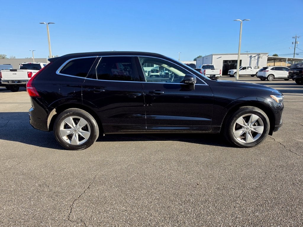 2022 Volvo XC60 B5 Momentum
